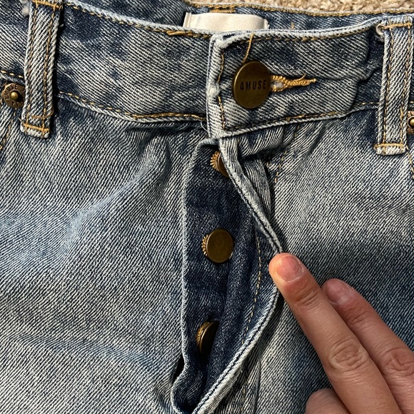 Amuse Society Jean/Denim Shorts Distressed - Picture 4 of 5